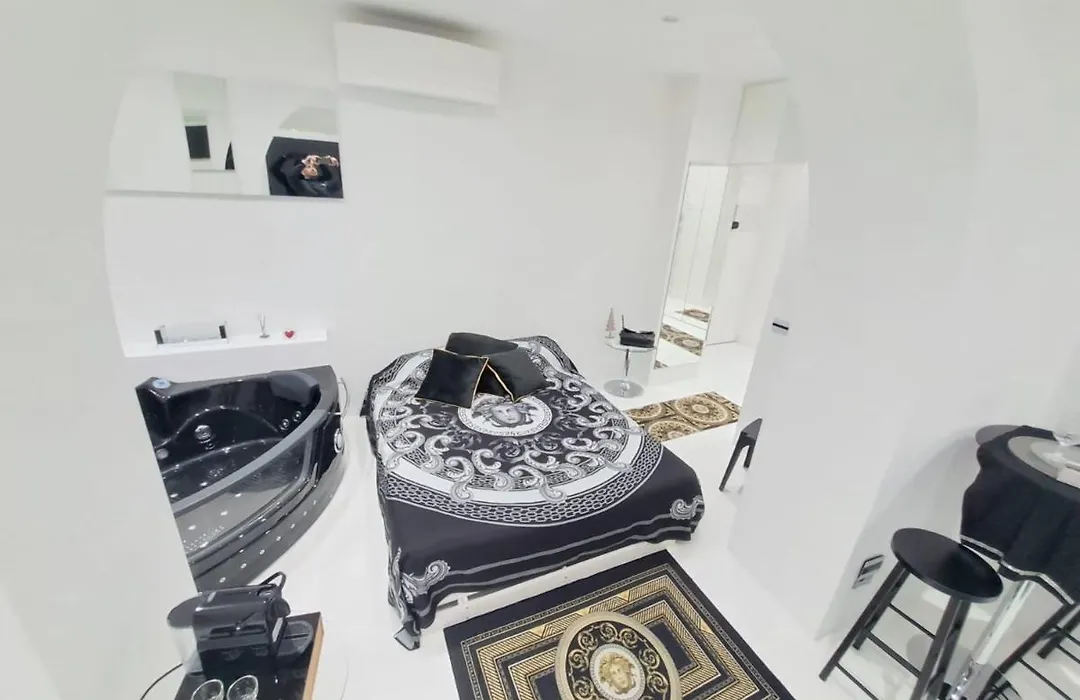 Black Diamond Suite-1